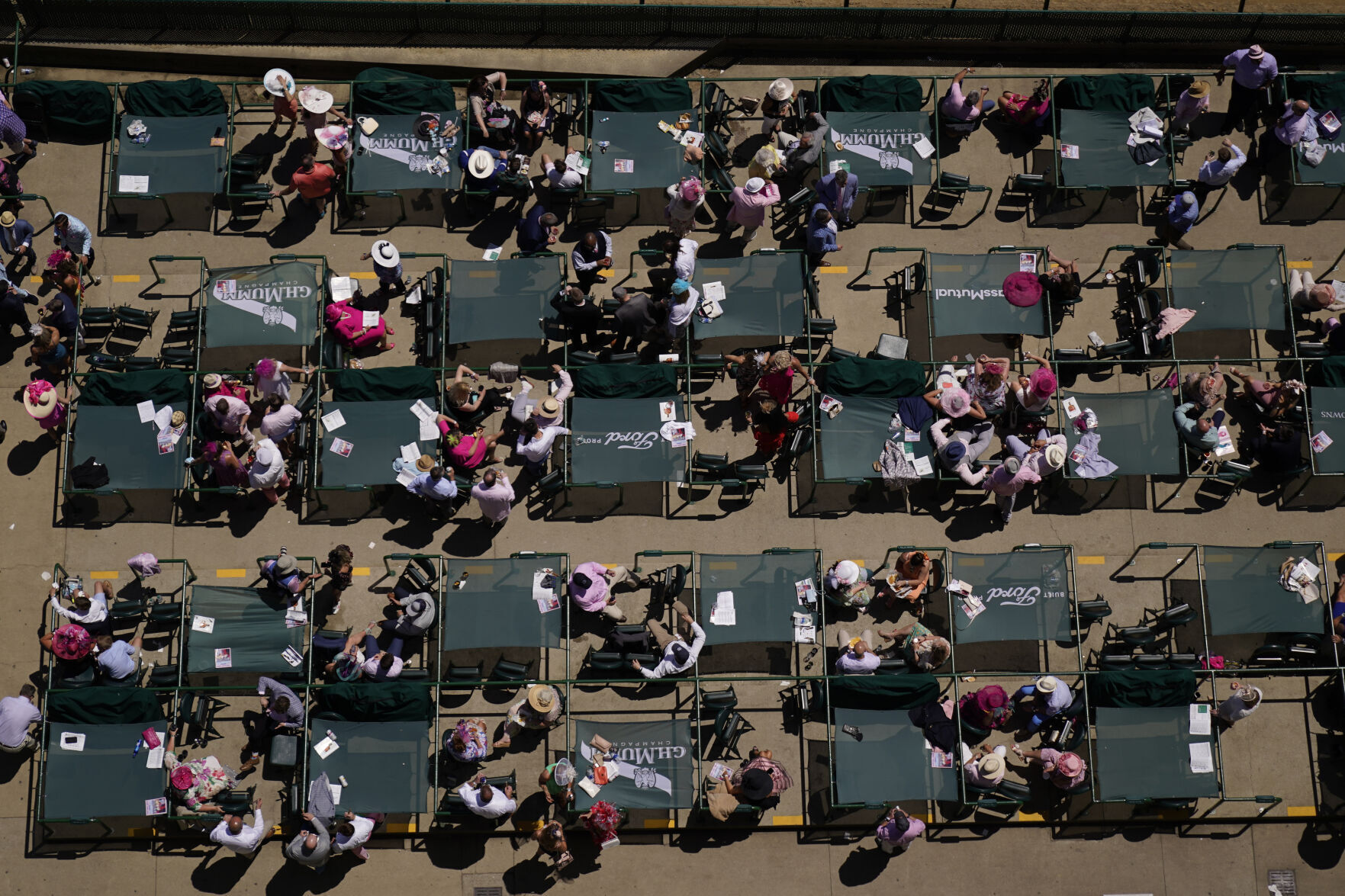 APTOPIX Kentucky Oaks Horse Racing